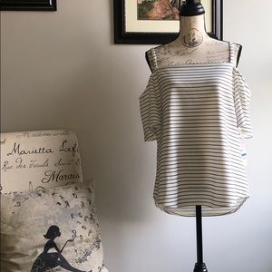 bar III - XL (junior) - Off Shoulder Top